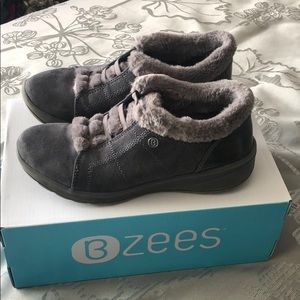 BZEES Slip on Grey booties